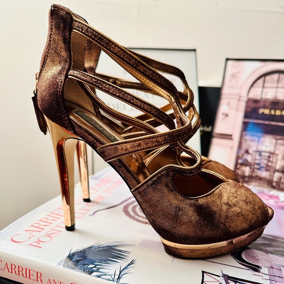 BCBGMAXAZRIA Bronze Platform Strappy Zip Back Peep-Toe Pumps, Size 7 1/2 - Picture 3 of 10